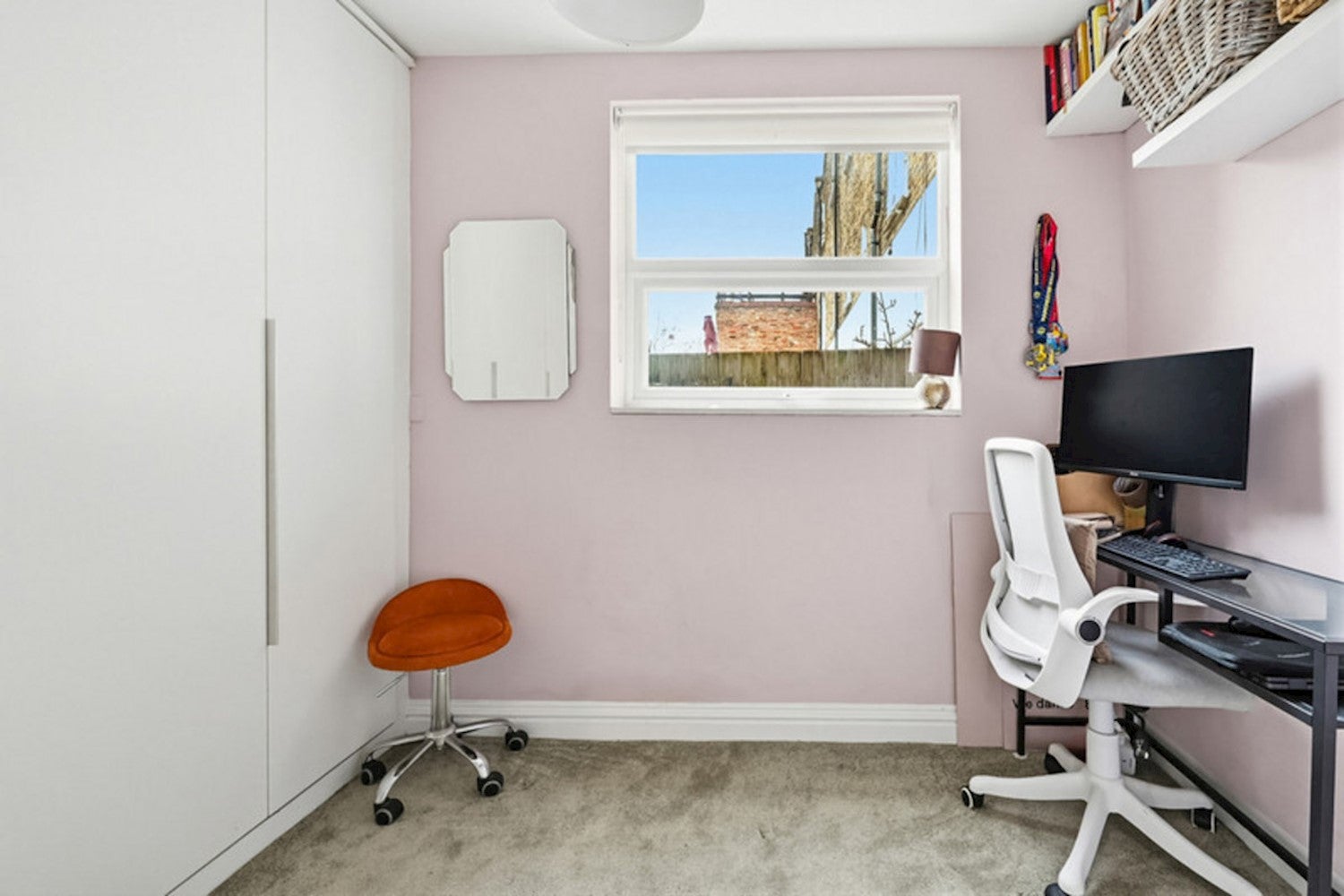 Flat Earlswood Street in Greater London
