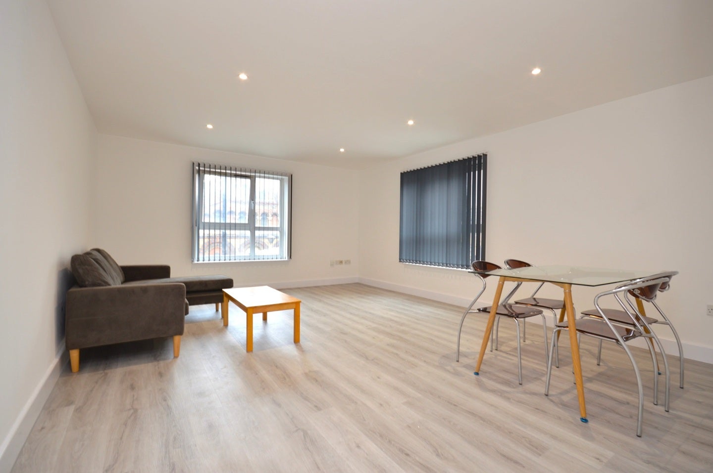 Flat Westferry Road in Greater London