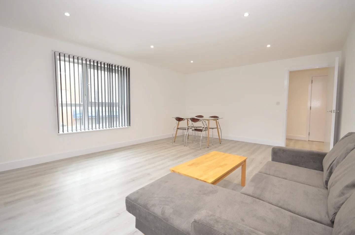 Flat Westferry Road in Greater London