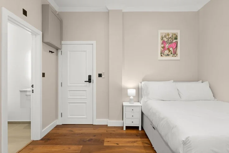 Flat Curtain Road in Greater London