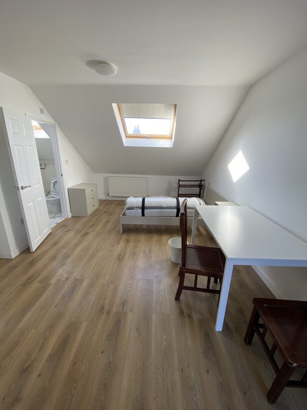Flat Gaskarth Road in Greater London