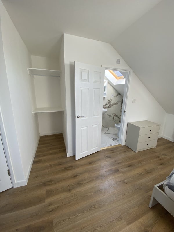 Flat Gaskarth Road in Greater London