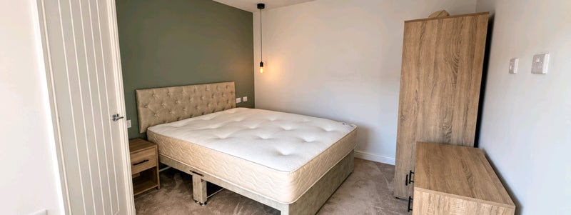 Room Cross Street in Wakefield