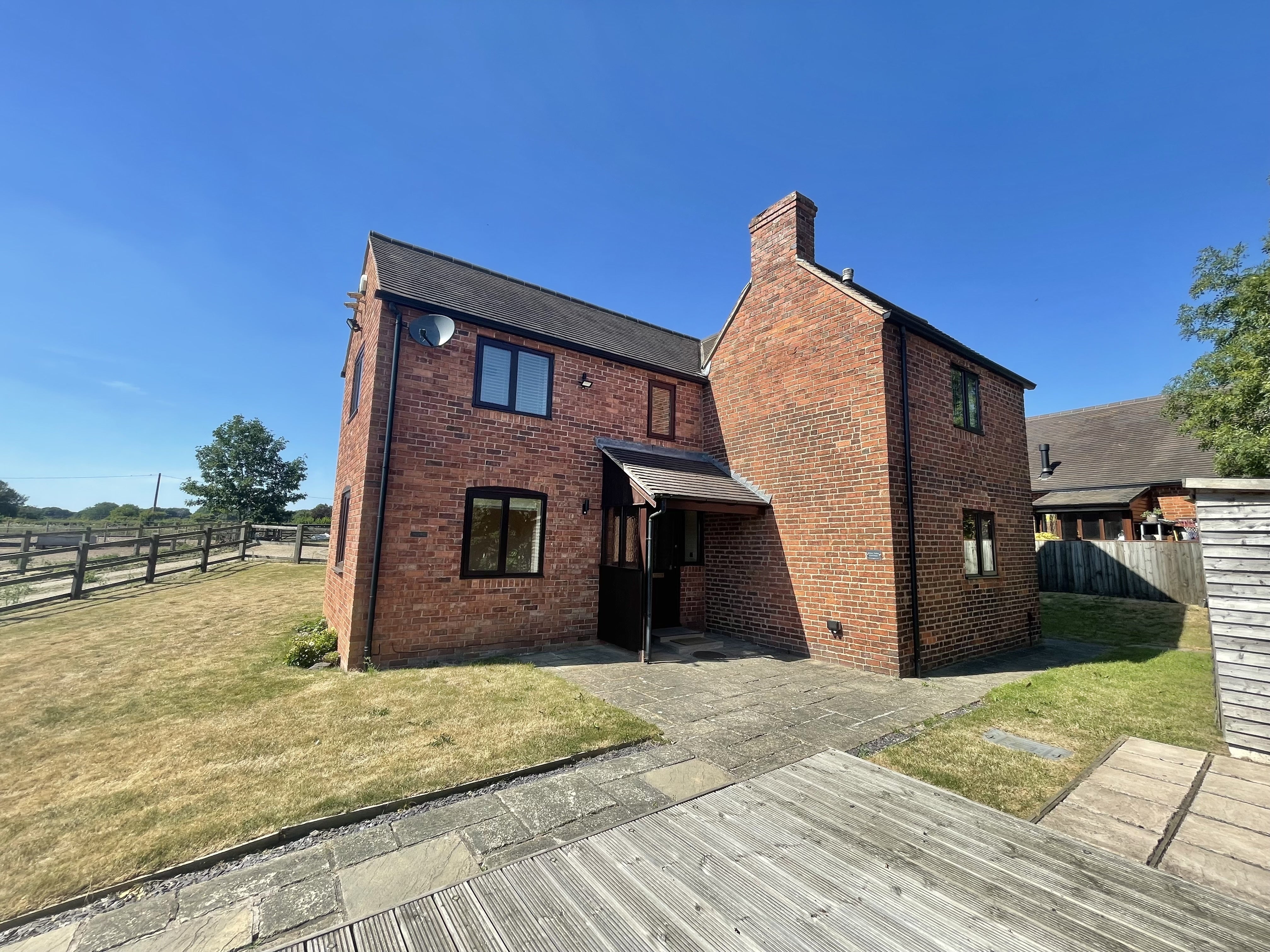 Flat Edial Lake Road in Lichfield