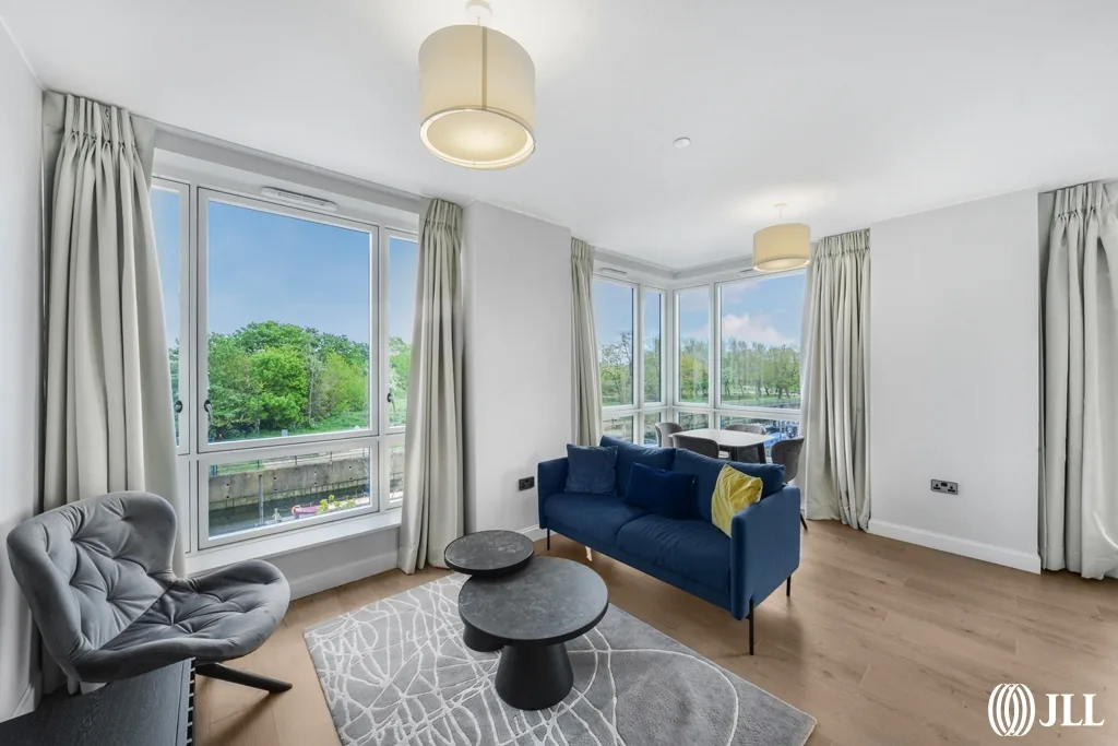 Flat Zinc Street in Greater London