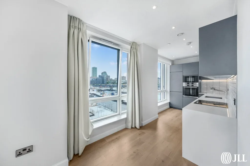 Flat Zinc Street in Greater London