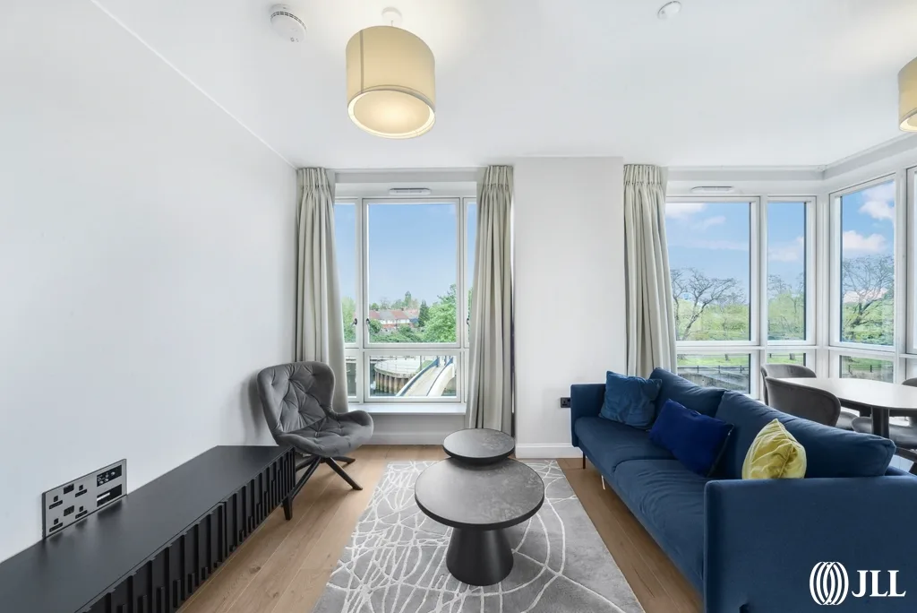 Flat Zinc Street in Greater London