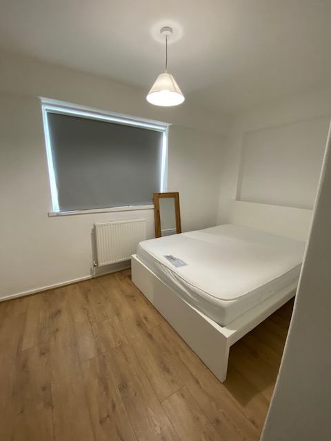 Room Denmark Road in Greater London