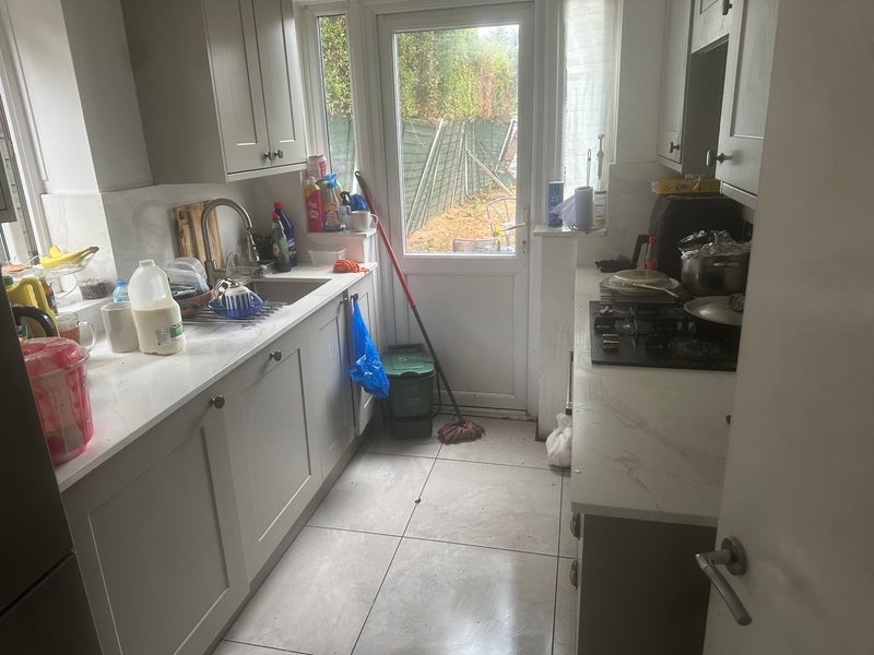Room Rose Gardens in Greater London