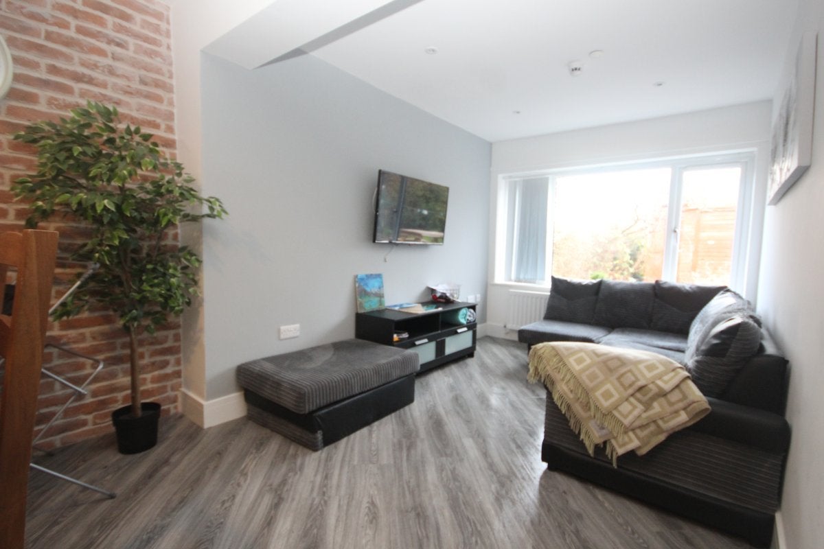 Room Gladstone Road in Chester