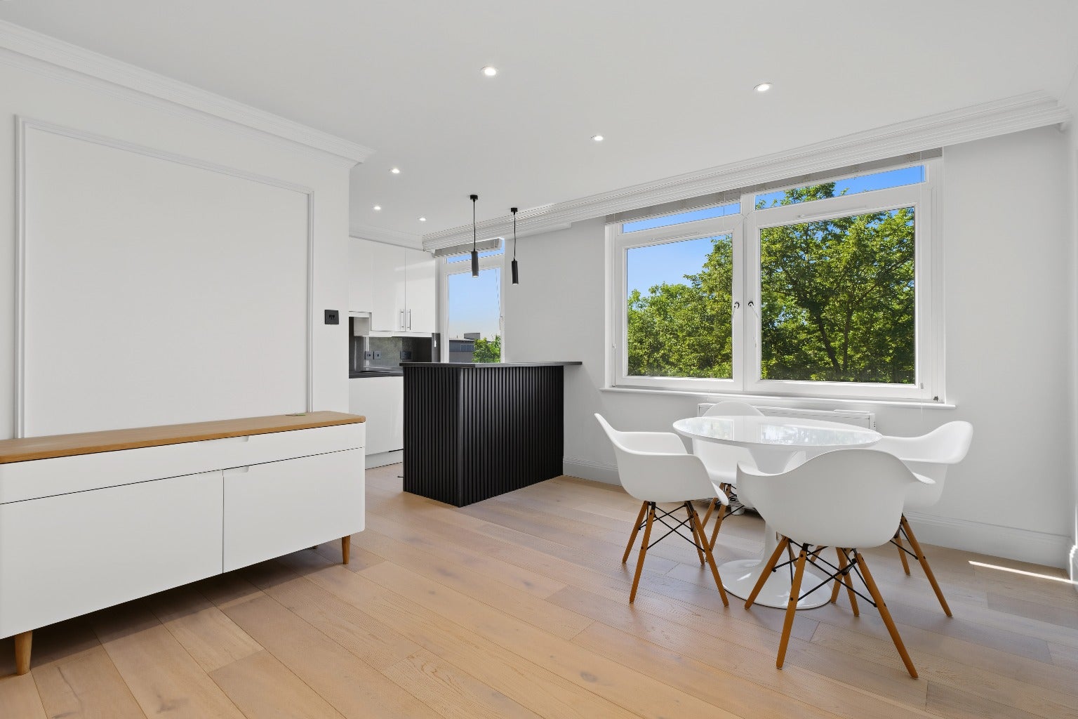 Flat Dagenham Road in Greater London