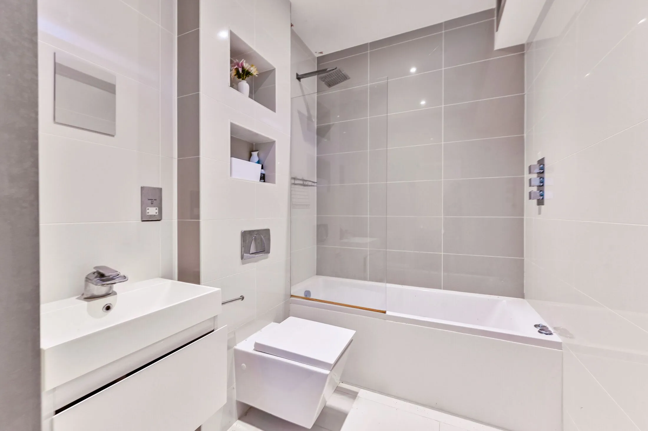 Flat Wilmot Place in Greater London