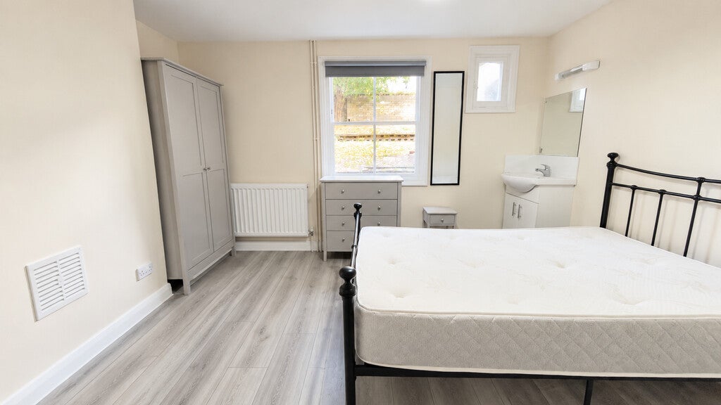 Room Hills Road in Cambridge