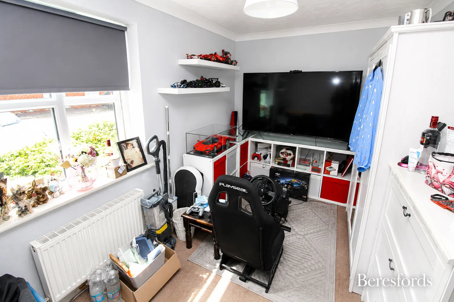 Flat Mary Rose Close in South Ockendon