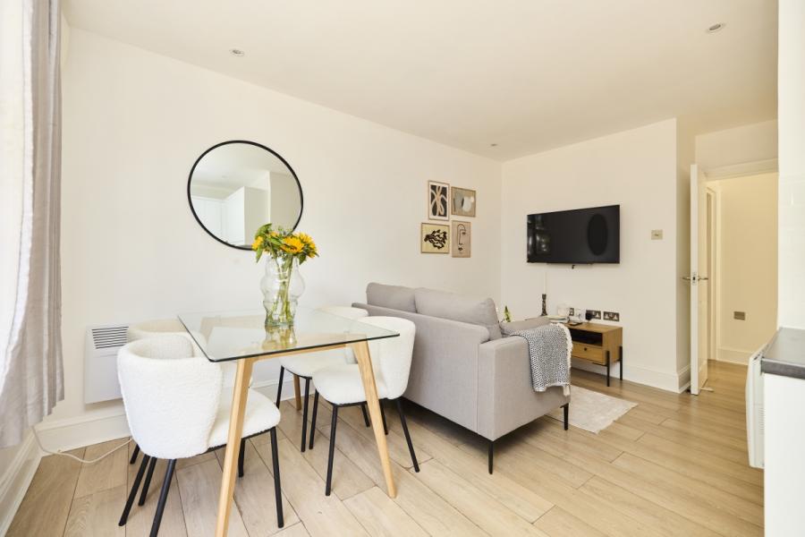 Flat Leigham Court Road in Greater London