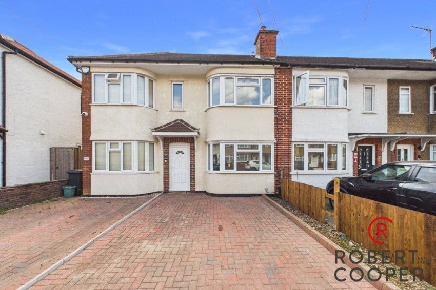 House Manningtree Road in Greater London