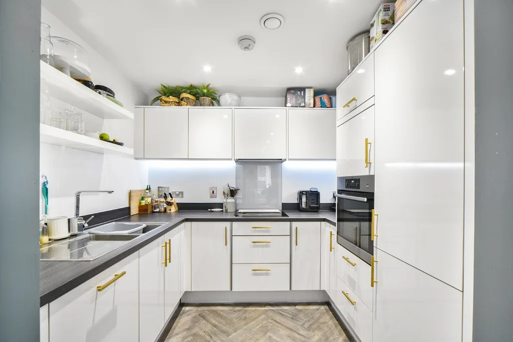 Flat Highland Street in Greater London