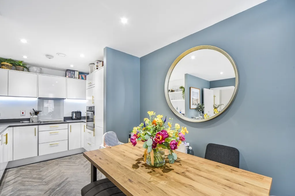 Flat Highland Street in Greater London