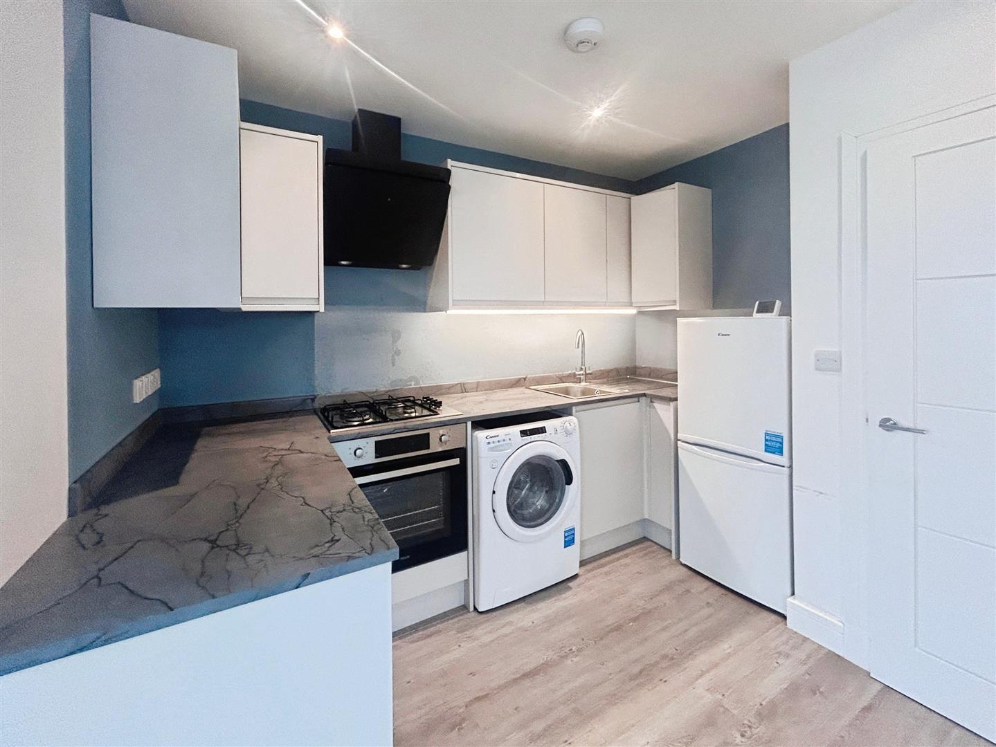 Flat Kingston Road in Greater London