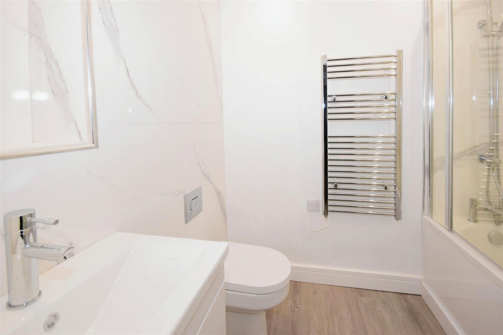 Flat Kingston Road in Greater London