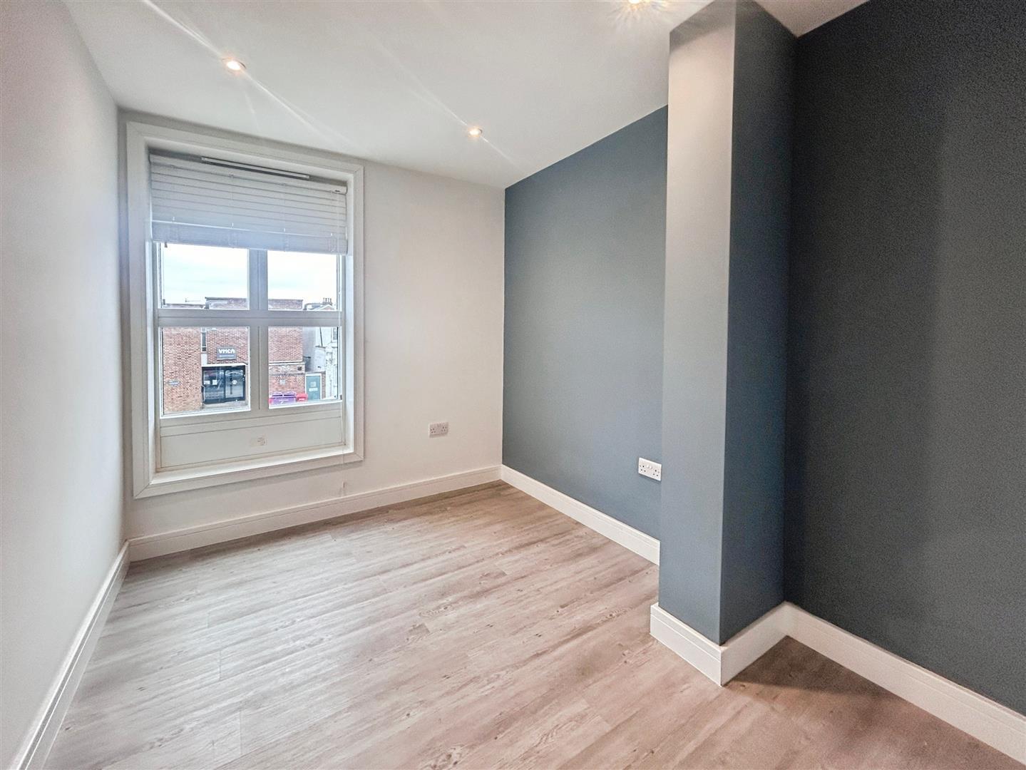 Flat Kingston Road in Greater London