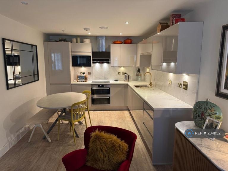 Flat Freda Street in Greater London