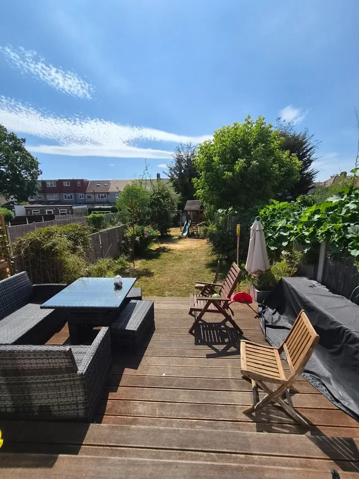 House Ardwell Avenue in Greater London