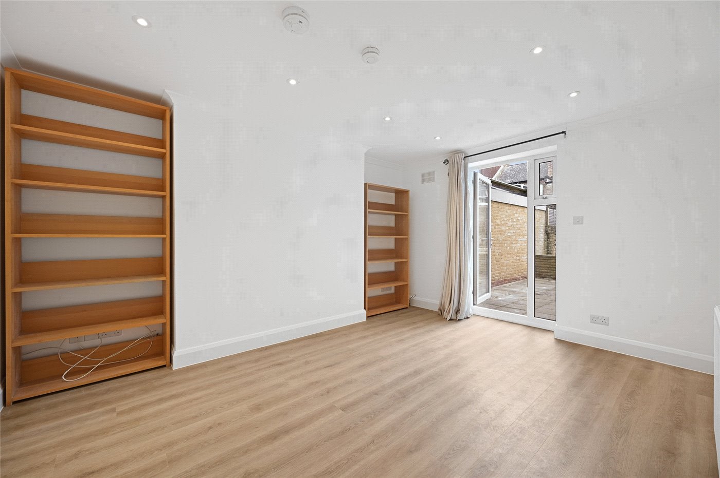 Flat Loftus Road in Greater London