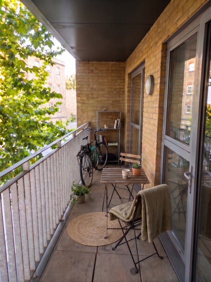 Flat Fulneck Place in Greater London