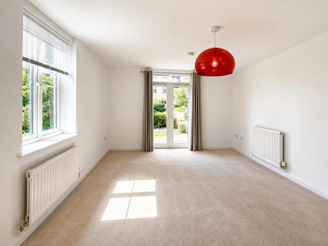Flat Coxhill Way in Aylesbury