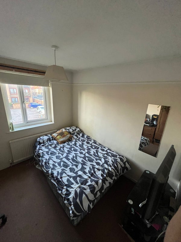Room Manor Road in Bristol