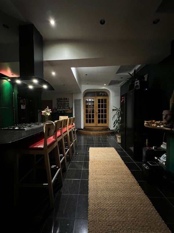 Room Dresden Road in Greater London