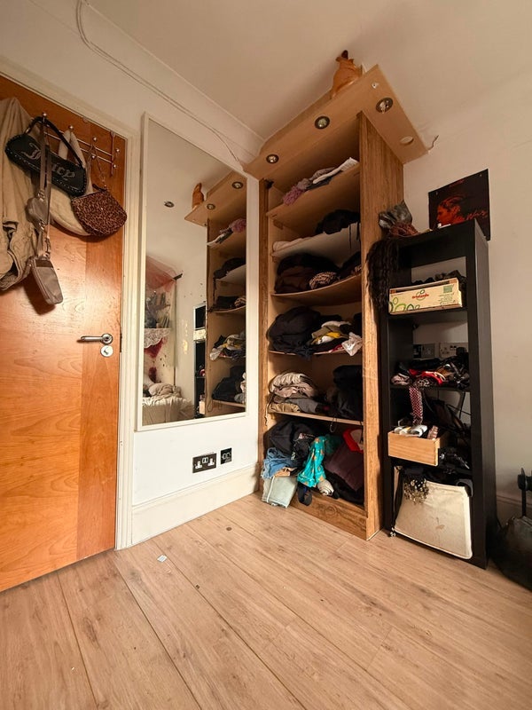 Room Dresden Road in Greater London