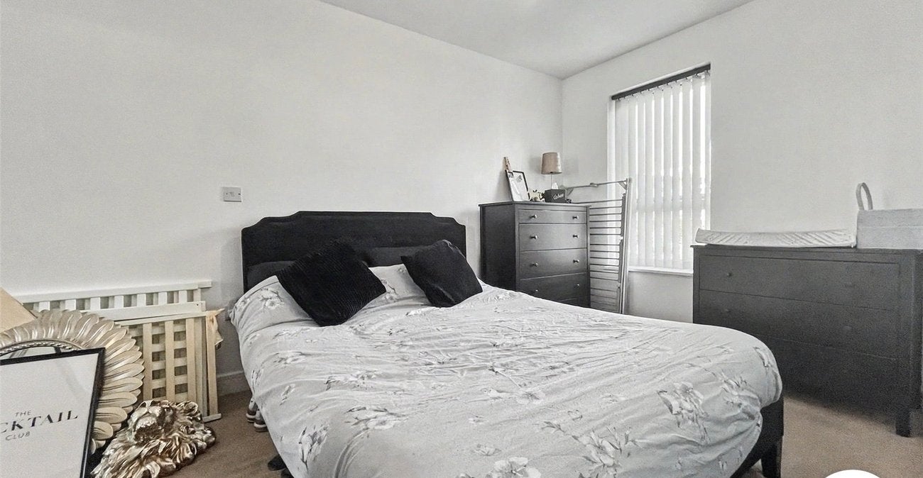 Flat Pearl Lane in Gillingham