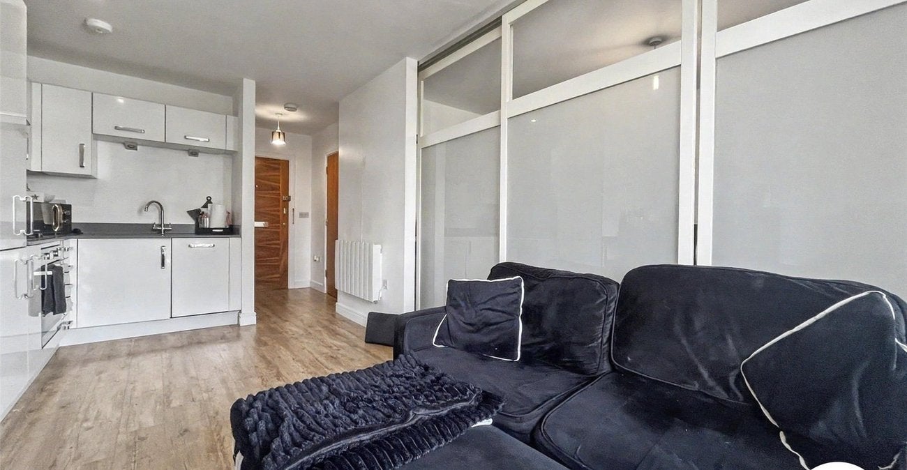 Flat Pearl Lane in Gillingham