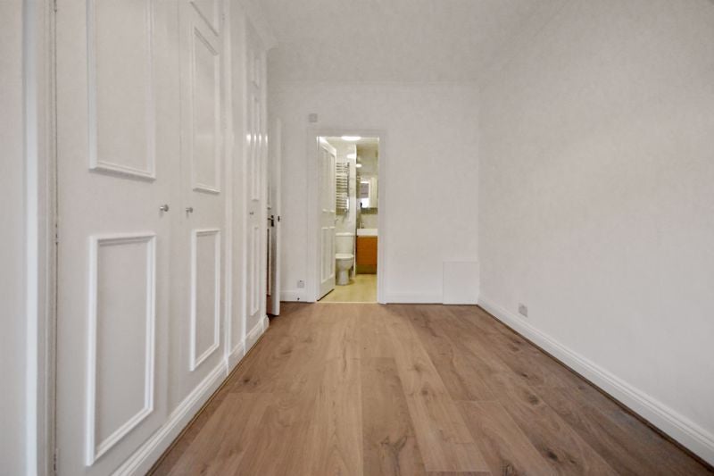 Flat Thurloe Square in Greater London