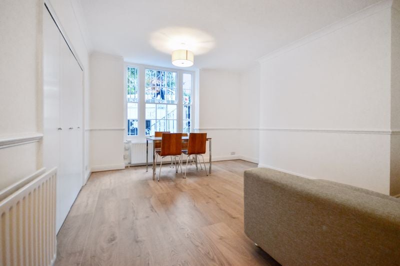 Flat Thurloe Square in Greater London