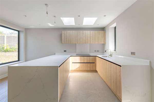House Sandpiper Close in Ashford