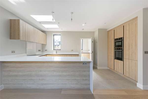 House Sandpiper Close in Ashford
