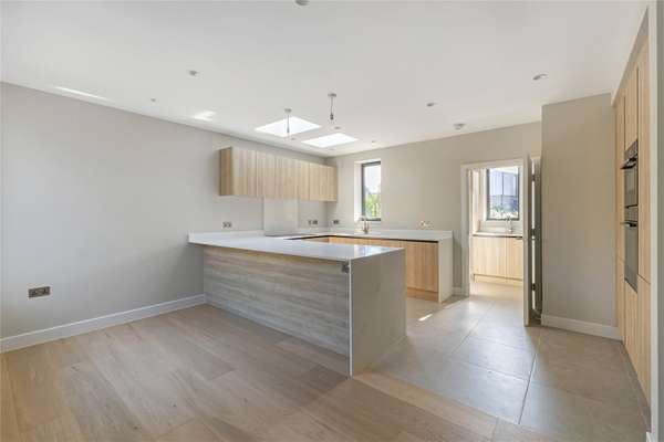 House Sandpiper Close in Ashford
