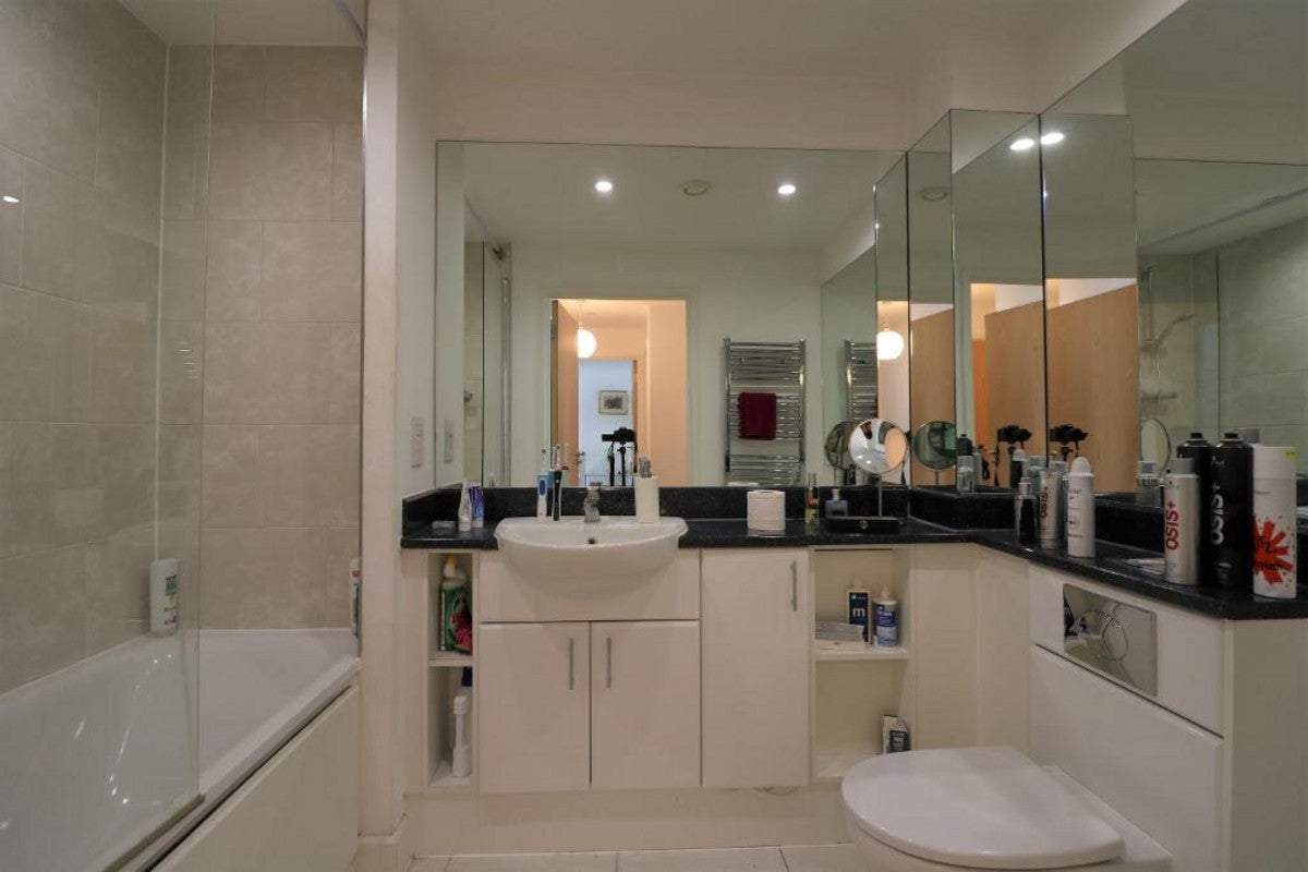 Flat Loampit Vale in Greater London