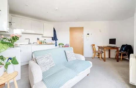Flat Bentham Close in Swindon