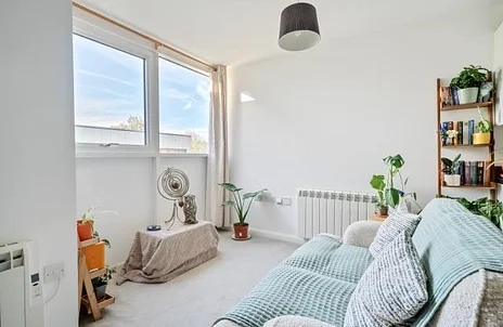 Flat Bentham Close in Swindon