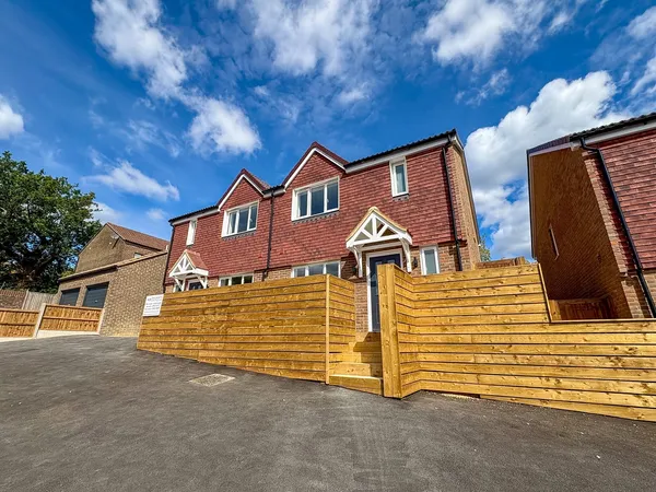 Flat Hilders Farm Close in Wealden