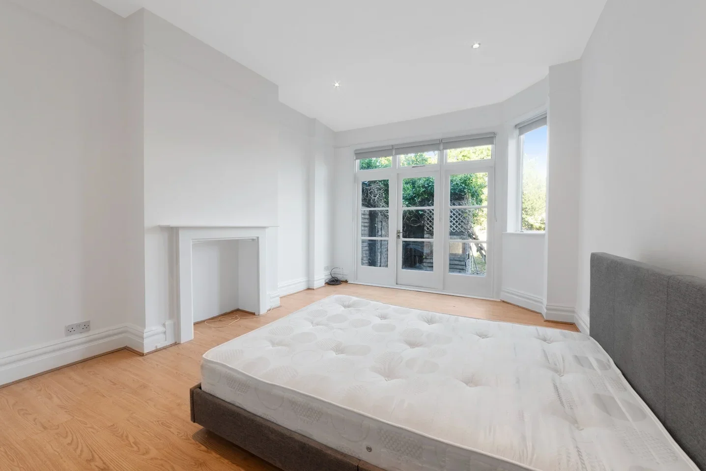Flat Danvers Road in Greater London