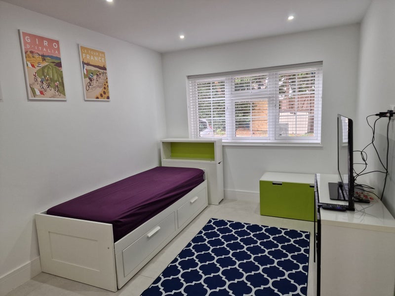 Room Slough Road in Iver Heath