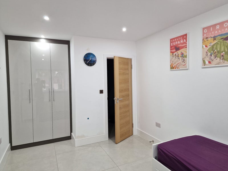 Room Slough Road in Iver Heath