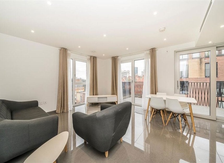 Flat Milcote Street in Greater London