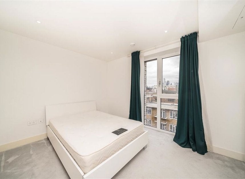 Flat Milcote Street in Greater London