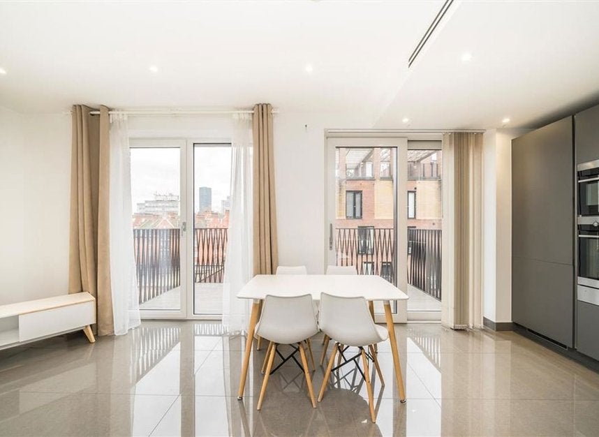 Flat Milcote Street in Greater London
